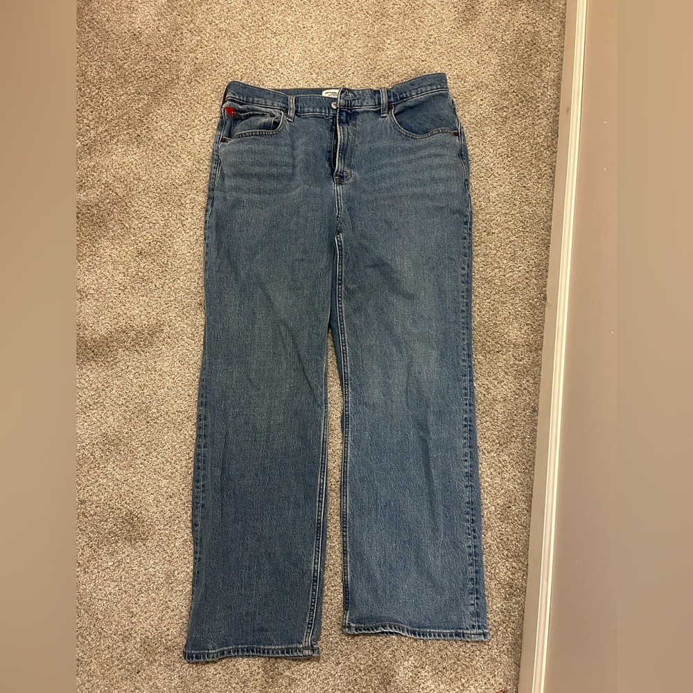 Abercrombie High Rise 90’s Relaxed Jean